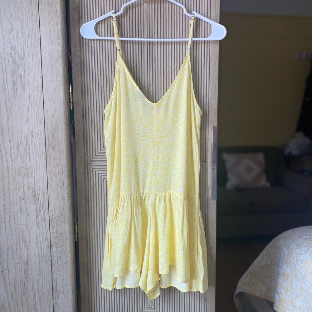 Yellow Sleeveless Romper - Picture 4 of 10